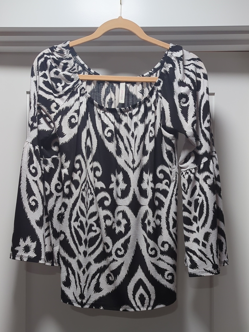 cezanne Black and White Patterned Scoop Neck Blouse